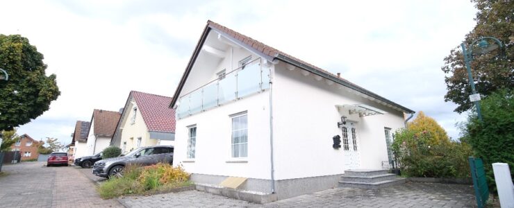 Freistehendes Haus mit Garage und Blick ins Grüne!