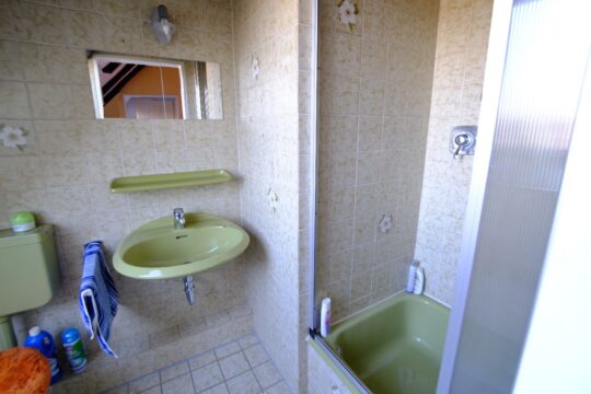 Bad mit Dusche (Maisonette)