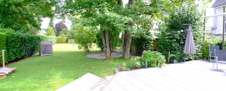 Gepflegtes 2 Familienhaus mit zusätzlichem Baugrundstück!