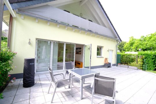 Immobilien Rückseite mit Loggia u.Terrasse 