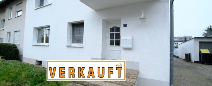 Doppelhaushälfte mit 2 Garagen und Gartenbereich