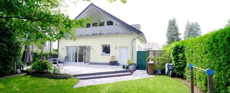 Gepflegtes 2 Familienhaus mit Baugrundstück! Gepflegtes 2 Familienhaus mit Baugrundstück!