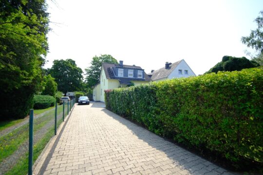 breite Einfahrt