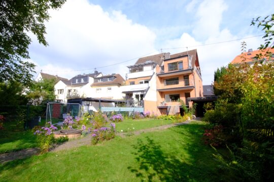 Hausansicht Garten