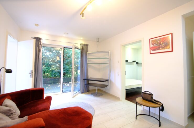 Ruhige Lage mit Blick in den Wald