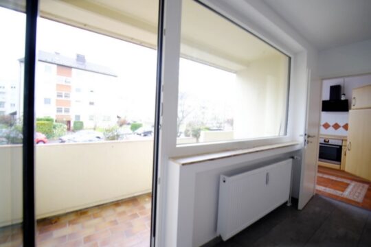 Fenstertür zur Loggia . 