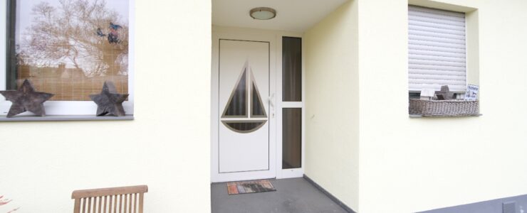 Großzügiges Grundstück mit freistehendem 2 Familienhaus