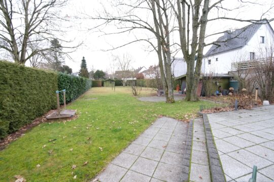 gepflegter Gartenbereich