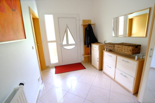 großzügiger Flur EG