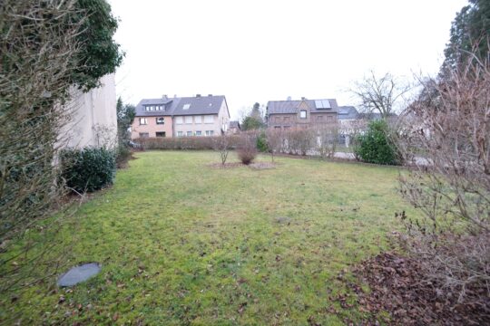 Baugrundstück zur Straßenseite