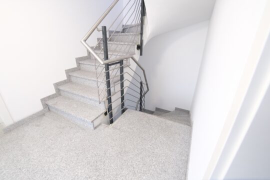 großzügiges Treppenhaus