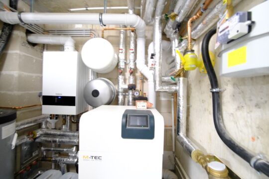 Brennwerttherme mit Warmwasser