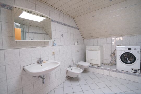 Bad mit WM und Trockner Anschl.