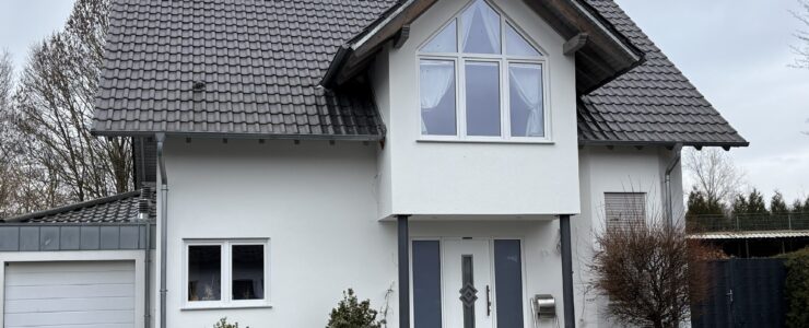 Diskreter Haus-Verkauf! Tolles Einfamilienhaus mit großem Garten und vielen PKW-Stellplätzen.