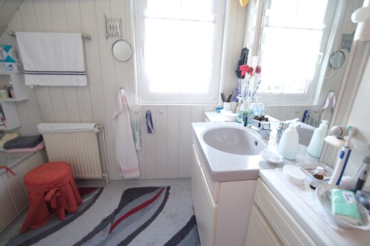 Badezimmer mit Wanne (OG.)