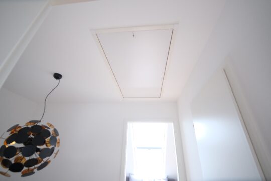 Deckenluke zum Spitzboden