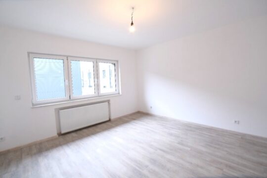 geräumiges Schlafzimmer