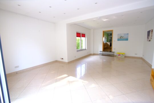 heller, großer Wohnraum EG