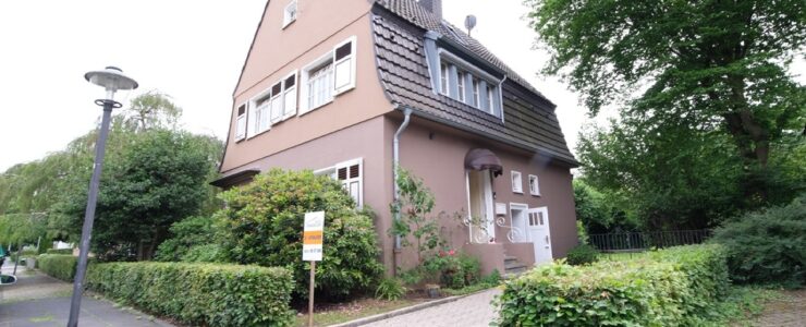 Freistehendes 7 Zimmer Einfamilienhaus mit großem Garten