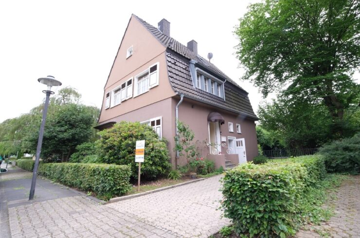 Freistehendes 7 Zimmer Einfamilienhaus mit großem Garten