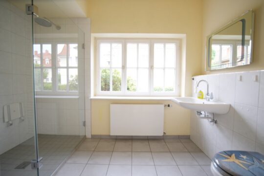 Bad mit Dusche (EG)