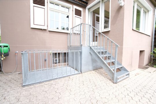 Lastenaufzug zum EG