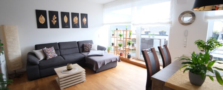 Helle 3 Zimmer Maisonette-ETW Bj. 2020 mit Balkon und PKW-Garage