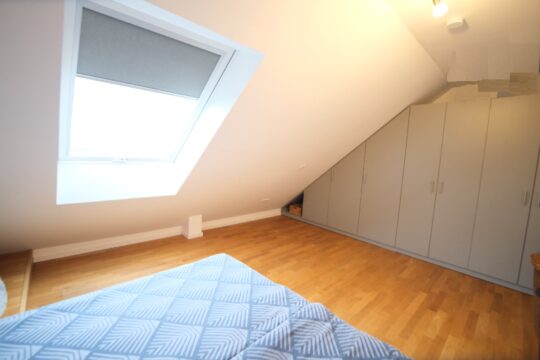 Schlafraum mit Einbauschrank