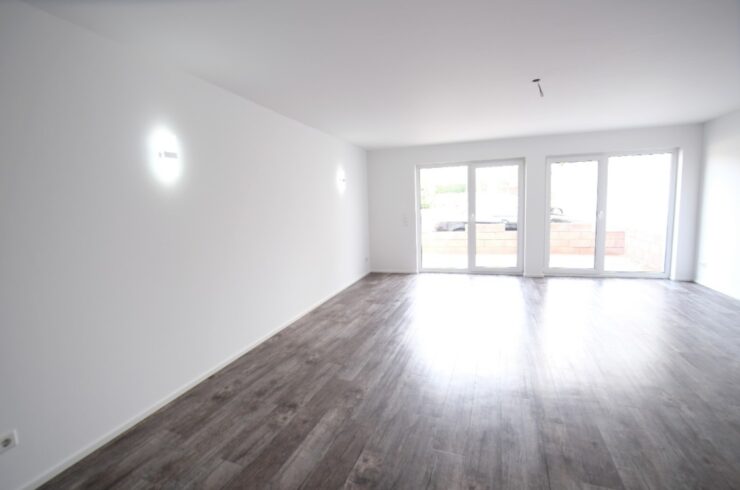 Geräumige 2 Zimmerwohnung (EG) mit Terrasse und Stellplatz