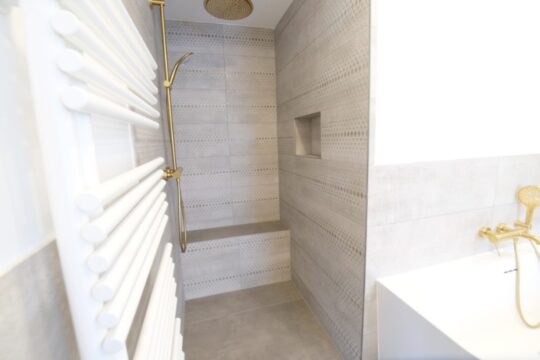 Bad mit Dusche