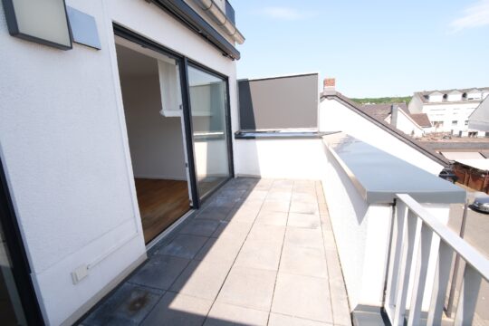 Balkon mit elektr. Markise