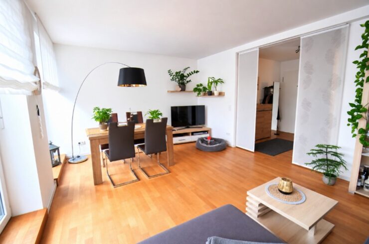 Zentrale Lage: 3 Zimmer Maisonette-ETW mit Balkon, PKW-Garage und Aufzug