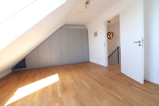 Schlafraum mit Einbauschrank