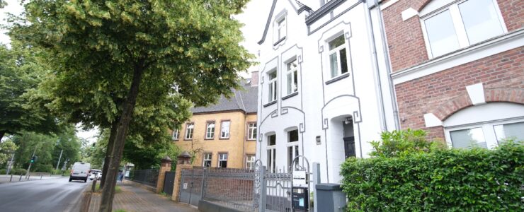 1998 saniertes Bürogebäude und Nebengebäude im Zentrum