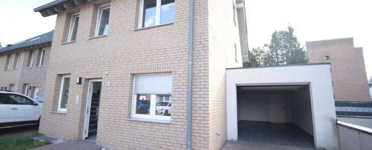 Großräumiges Wohnen auf 3 Etagen mit Garage und Grünfläche