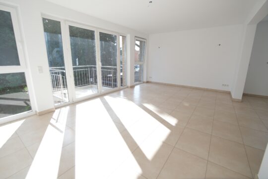 Wohnraum mit Balkon OG