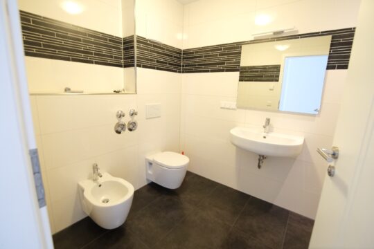 Bad mit Dusche OG
